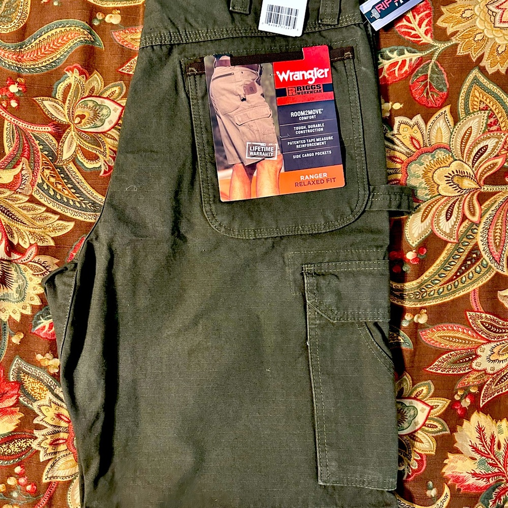 NWT Wrangler Riggs Workwear Shorts Size 34